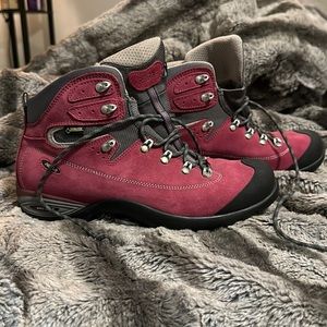 Asolo hiking boots Vibram sole Goretex women’s size 9.5 pink NWOT
